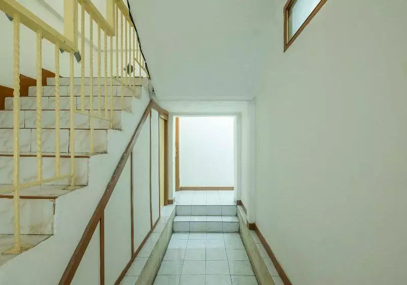 هاستل Oyo 1285 Wisma Marliando