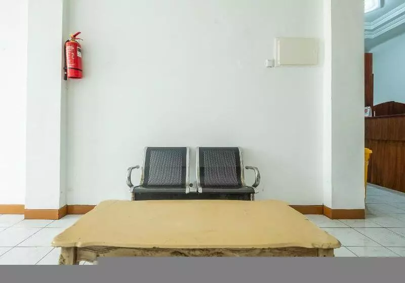 هاستل Oyo 1285 Wisma Marliando