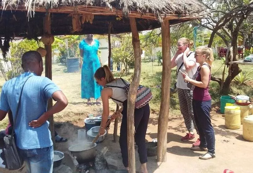 ベッドアンドブレックファースト Ukerewe Garden View Bungalow At Bwiru Village Homestay