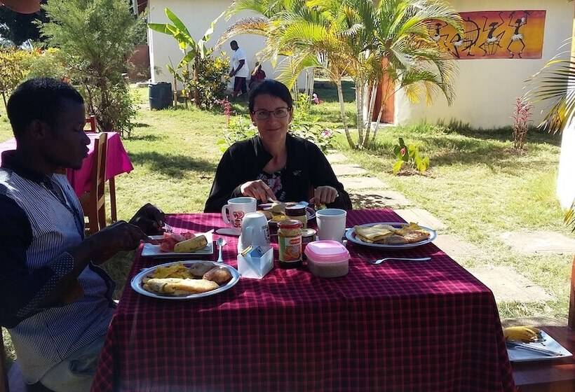 مبيت وإفطار Ukerewe Garden View Bungalow At Bwiru Village Homestay