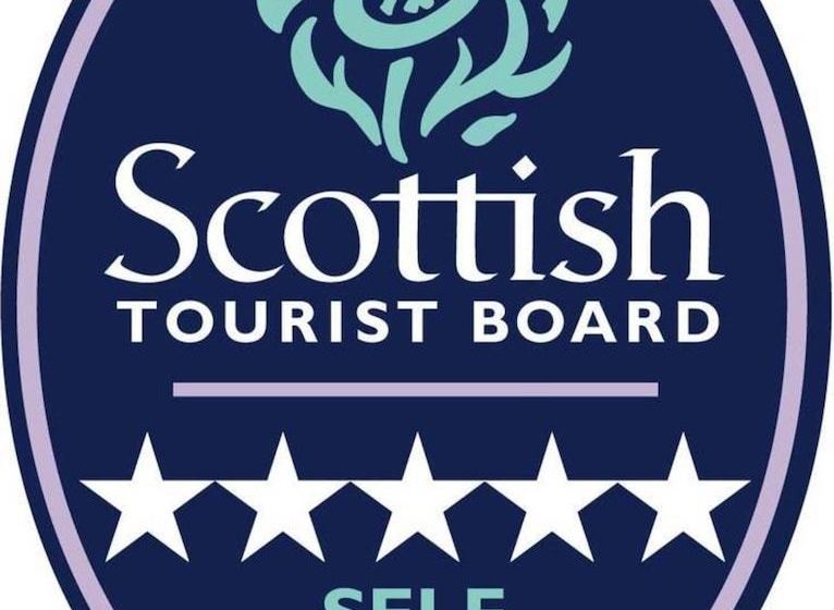 Caledonian Cabin + Hot Tub