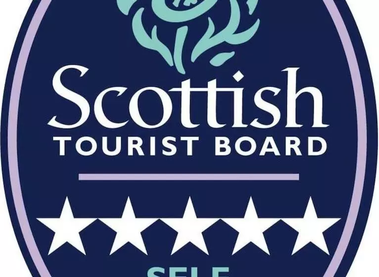 Caledonian Cabin + Hot Tub