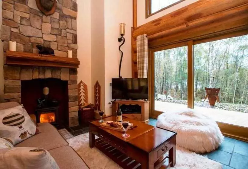 Caledonian Cabin + Hot Tub