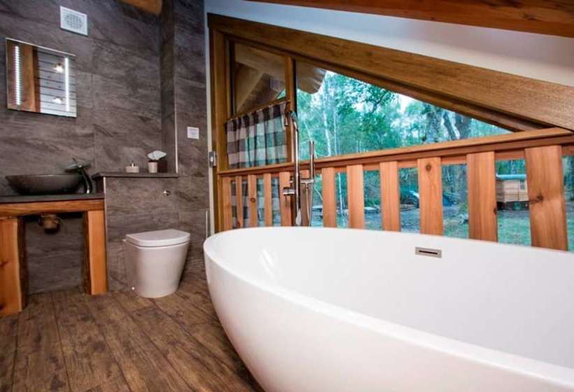 Caledonian Cabin + Hot Tub