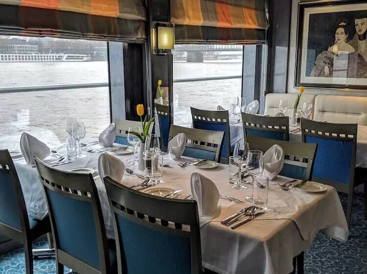 Hotelli Ms Select Bellejour   Neuss