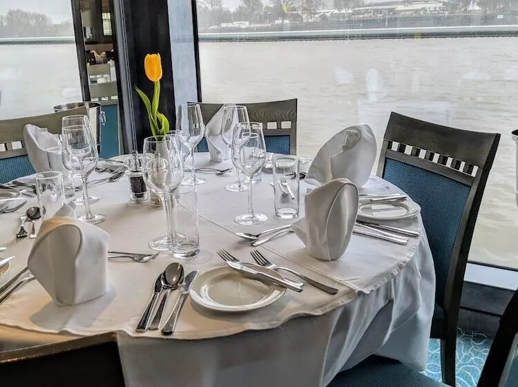 Hotelli Ms Select Bellejour   Neuss