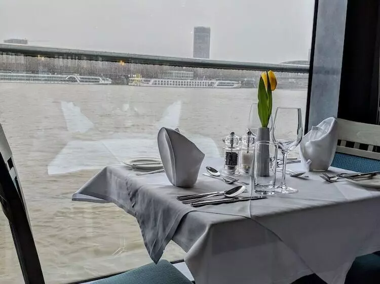 Hotelli Ms Select Bellejour   Neuss