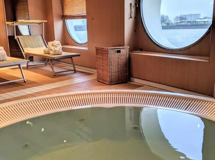 Hotelli Ms Select Bellejour   Neuss