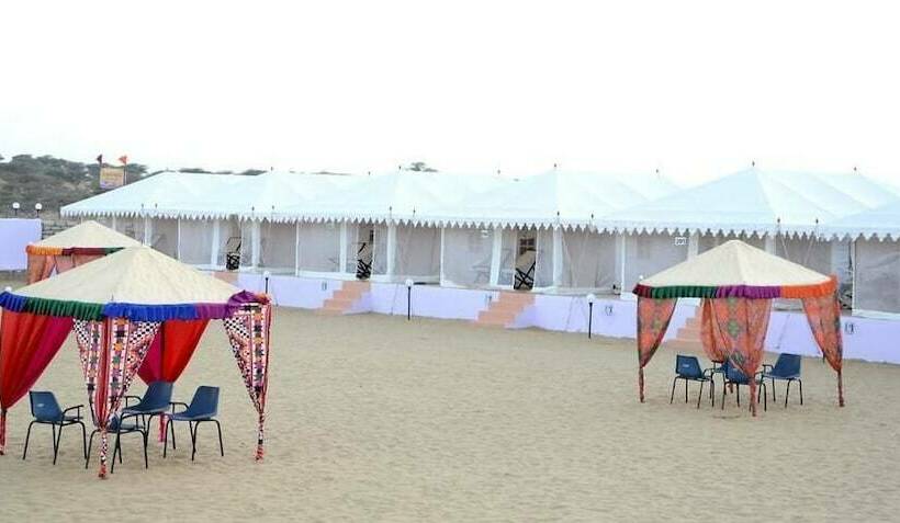 ホテル Sam Desert Den