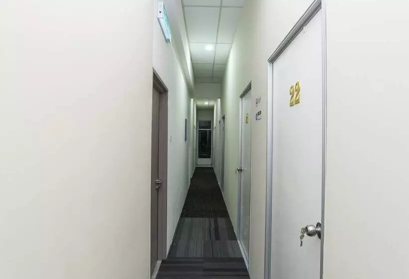 هتل Spot On 89757 The Rooms Jb