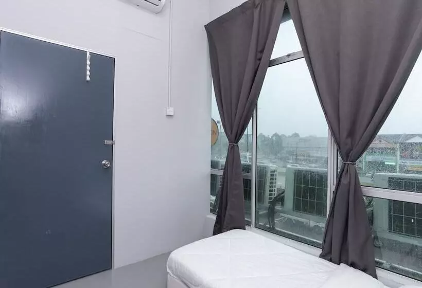 هتل Spot On 89757 The Rooms Jb