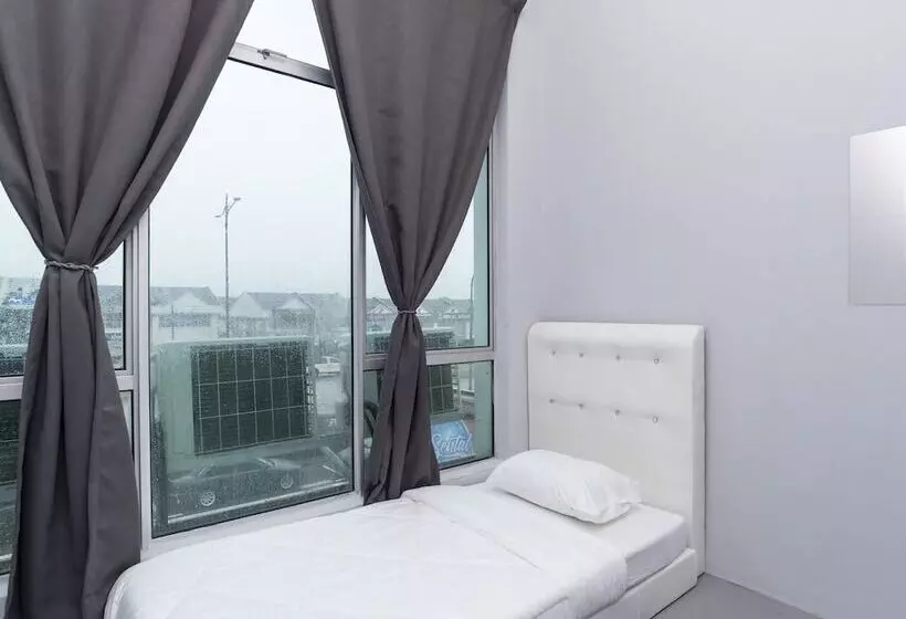 هتل Spot On 89757 The Rooms Jb
