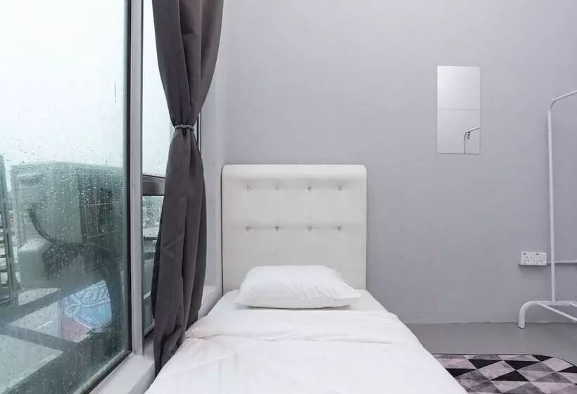 هتل Spot On 89757 The Rooms Jb