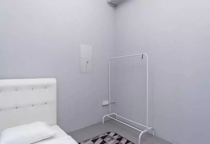 هتل Spot On 89757 The Rooms Jb