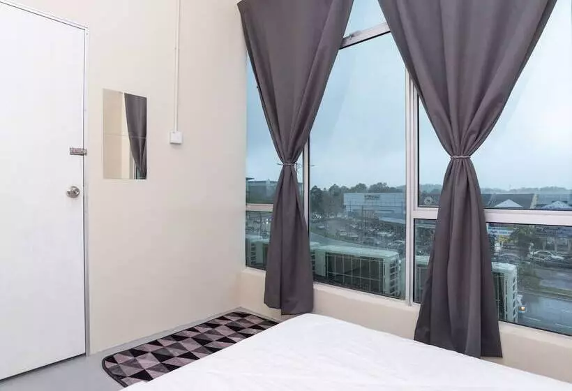 هتل Spot On 89757 The Rooms Jb