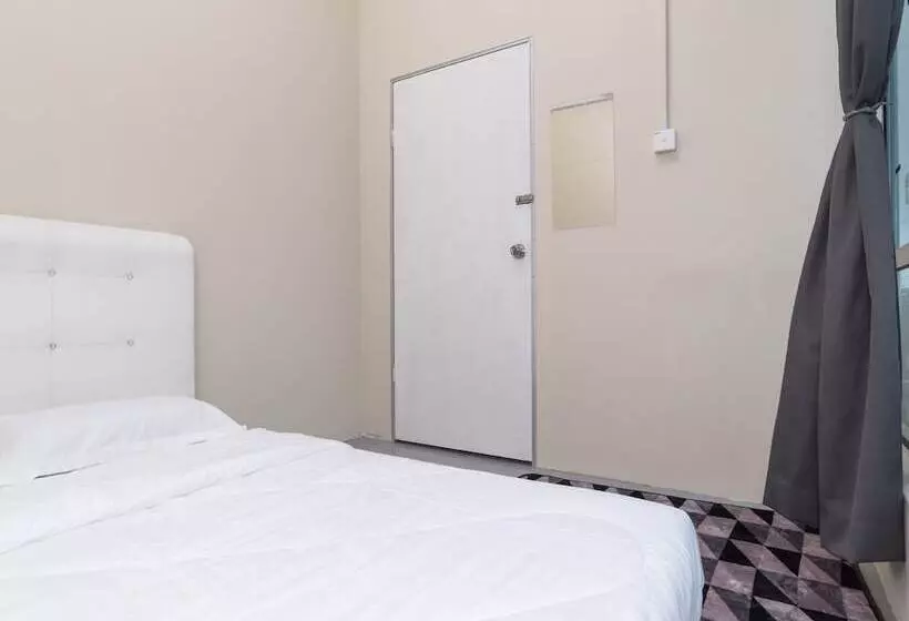 هتل Spot On 89757 The Rooms Jb