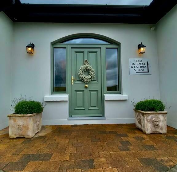 Pensão Coastal View House