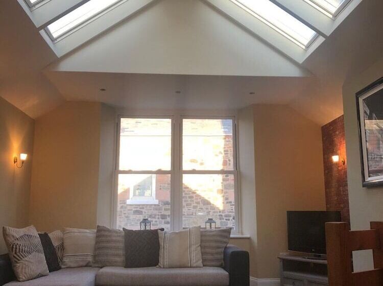 The Home Arms Cottage