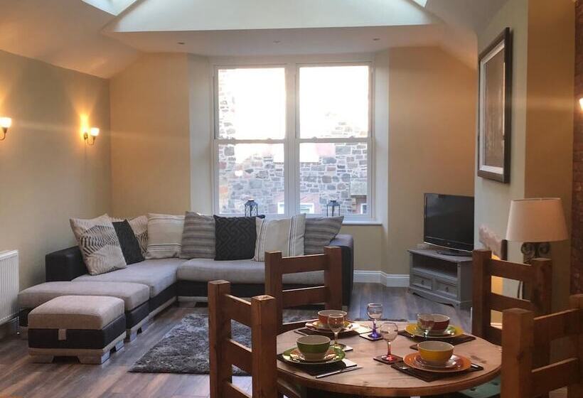 The Home Arms Cottage