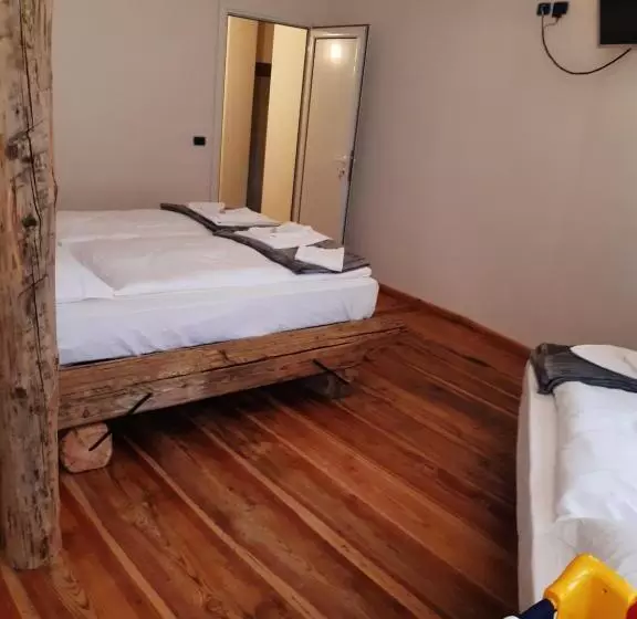 Retkeilymaja Locanda Rondolost