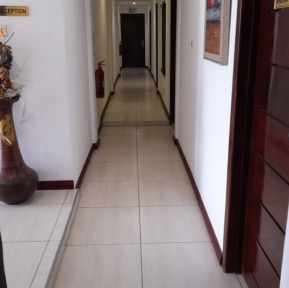 ホテル Adeshie Fie