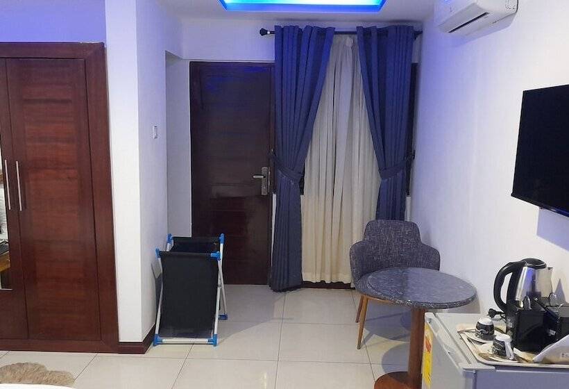 ホテル Adeshie Fie