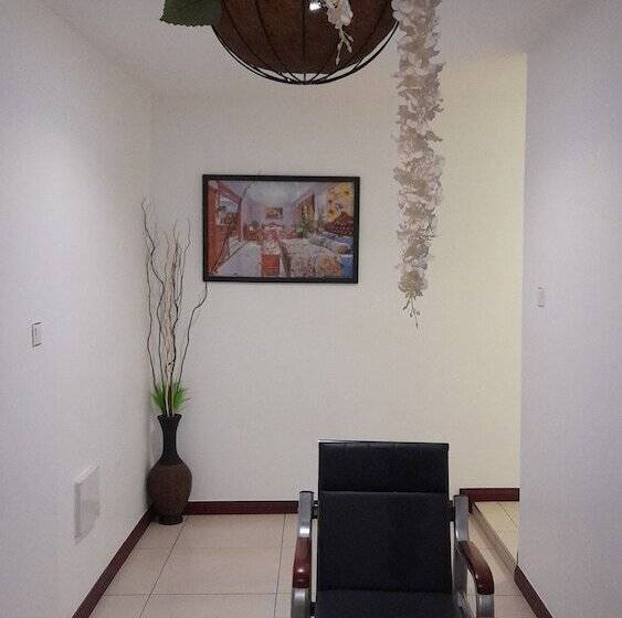 ホテル Adeshie Fie