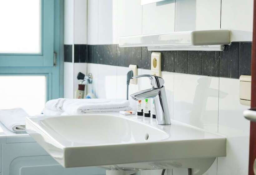 هتل Amosa Liège City Centre Apart Gerardrie 17