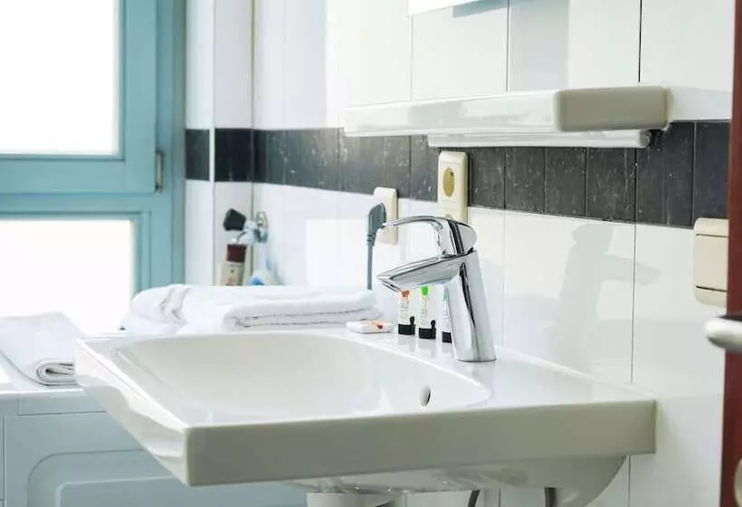 هتل Amosa Liège City Centre Apart Gerardrie 17