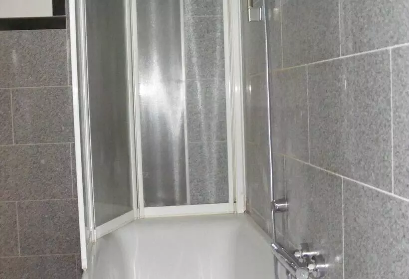 هتل Amosa Liège City Centre Apart Gerardrie 17