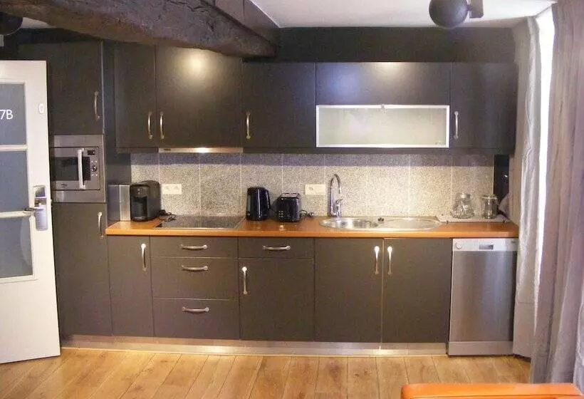 هتل Amosa Liège City Centre Apart Gerardrie 17