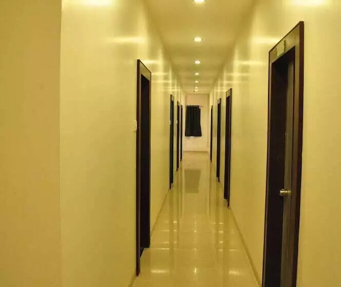 هتل Avon Internatinal