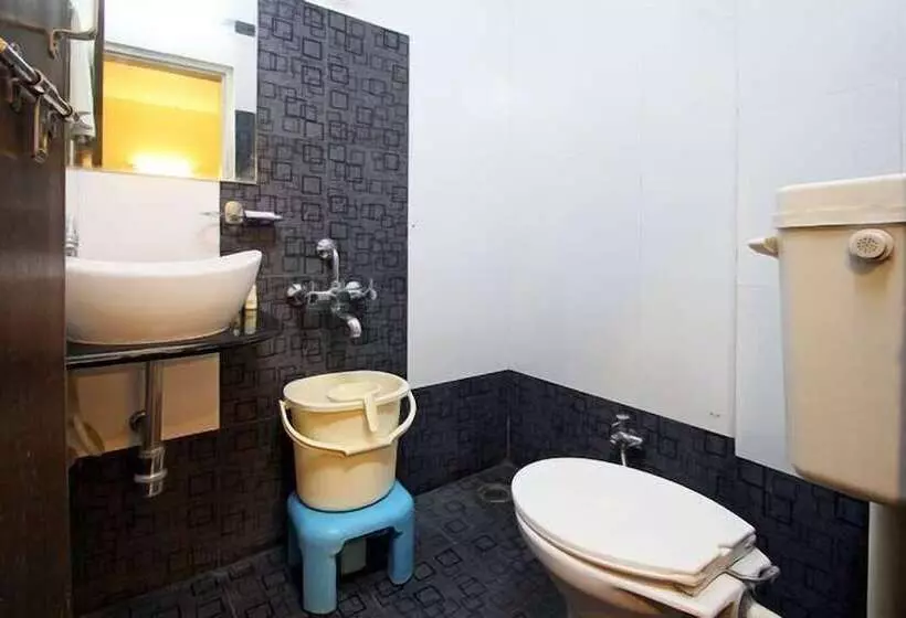 هتل Avon Internatinal