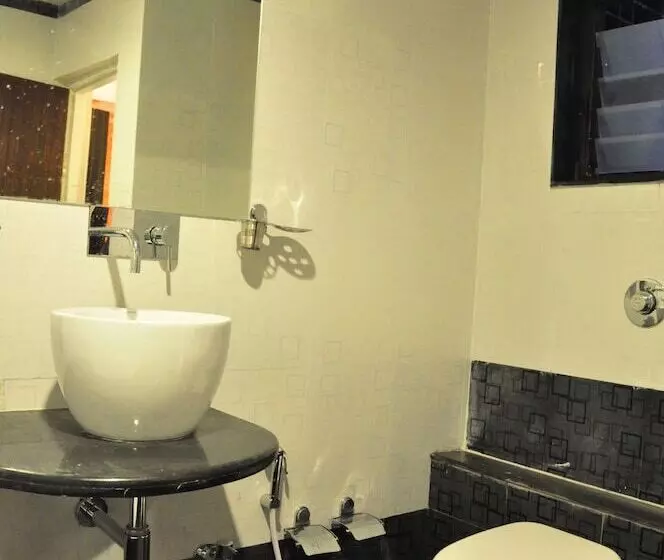 هتل Avon Internatinal