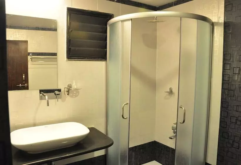 هتل Avon Internatinal