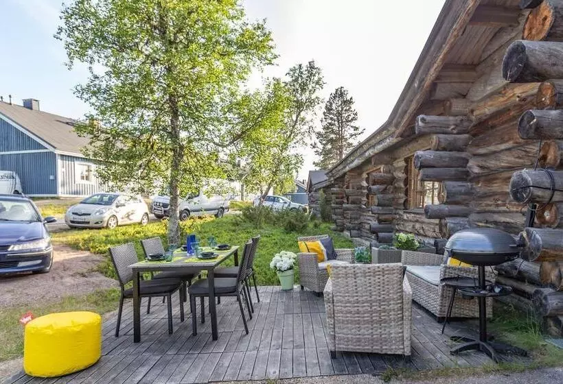 Hotelli Kuukkeli Log Houses Teerenpesä