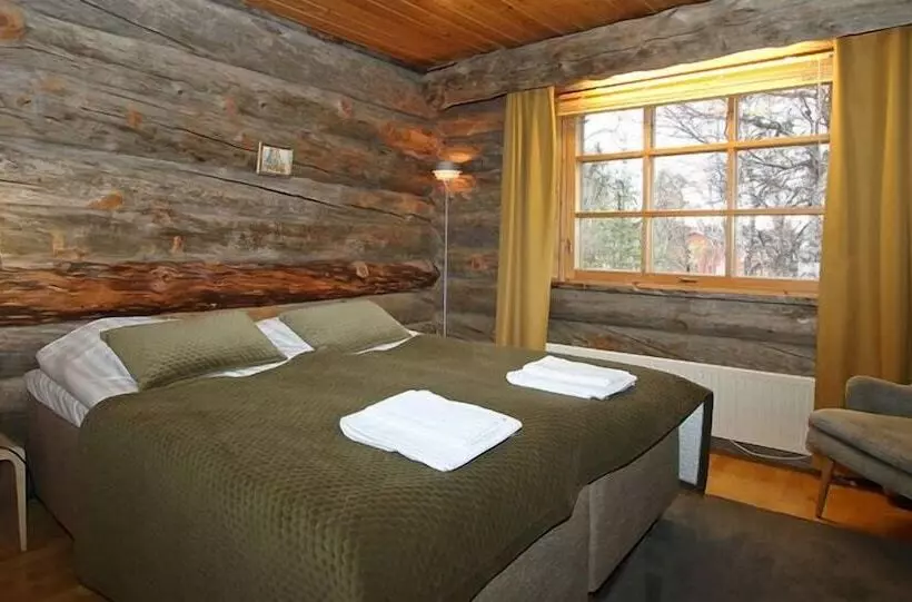 Hotelli Kuukkeli Log Houses Teerenpesä