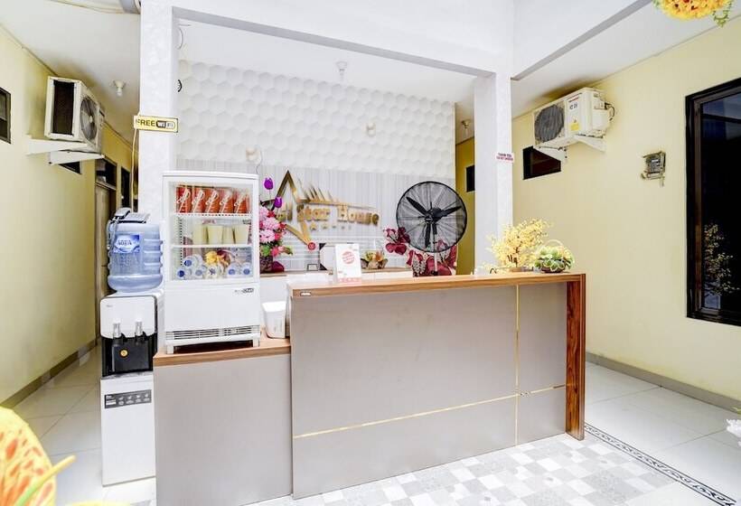 Otel Oyo 90052 Star House