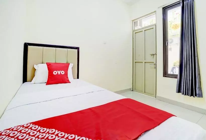 Hotel Oyo 90052 Star House