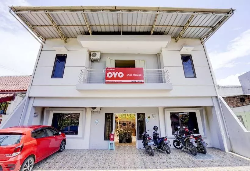 Hotel Oyo 90052 Star House