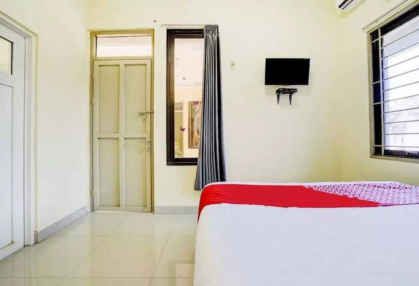 Hotel Oyo 90052 Star House
