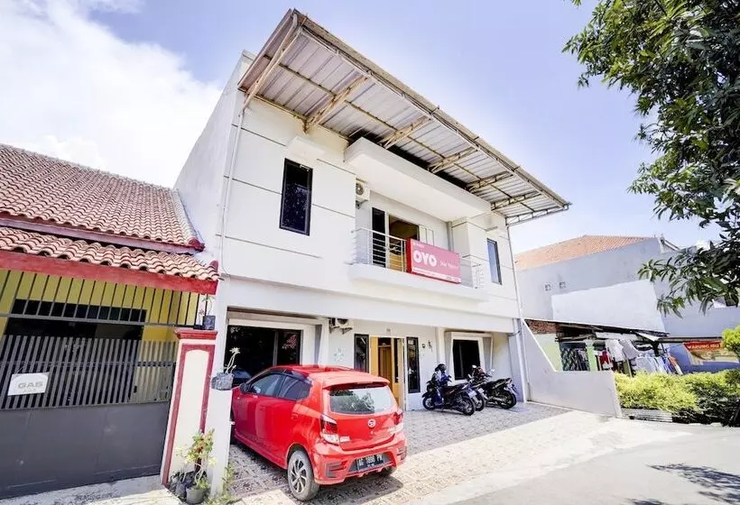 Hotel Oyo 90052 Star House