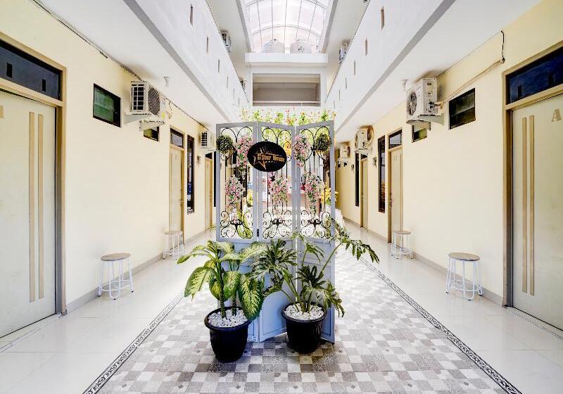 Otel Oyo 90052 Star House