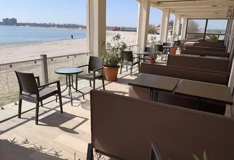 Hotelli Palace Beach Resort