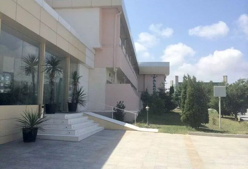 Hotelli Palace Beach Resort