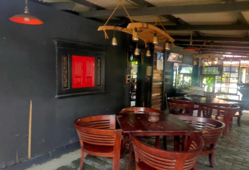 فندق Reddoorz Plus Near Alun Alun Sumenep