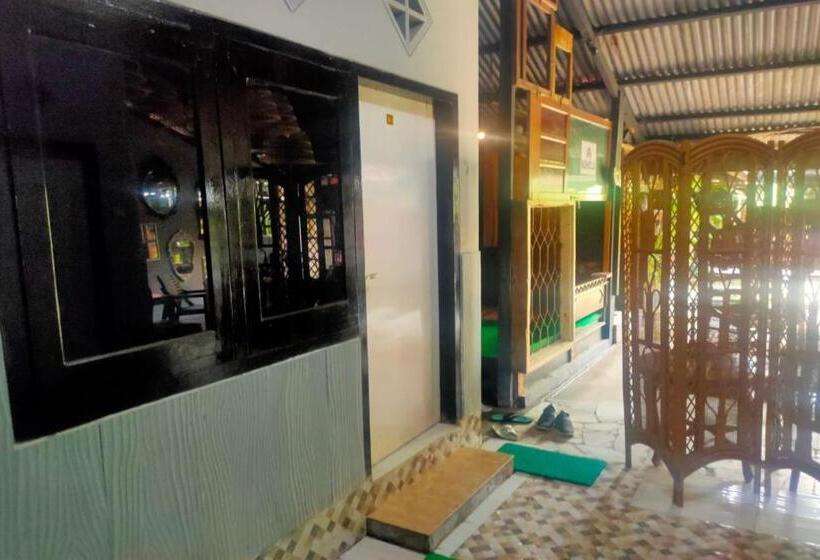 فندق Reddoorz Plus Near Alun Alun Sumenep