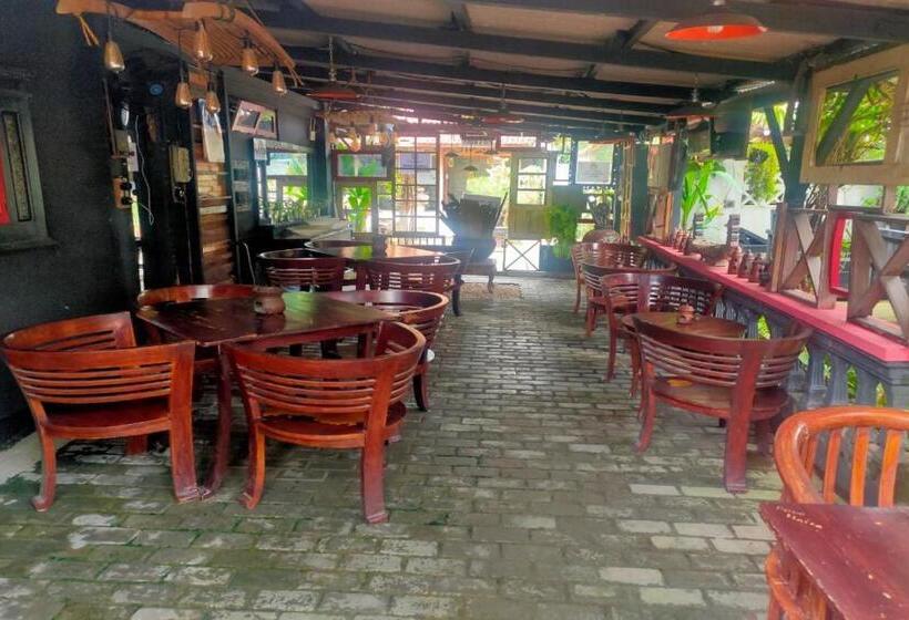 فندق Reddoorz Plus Near Alun Alun Sumenep