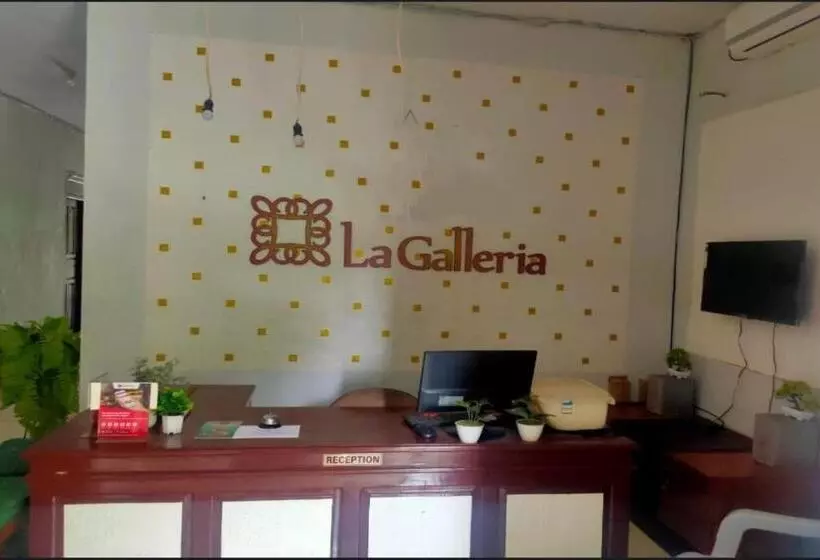 ホテル Reddoorz Plus Near Alun Alun Sumenep