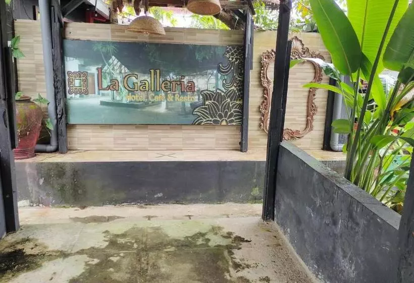 ホテル Reddoorz Plus Near Alun Alun Sumenep